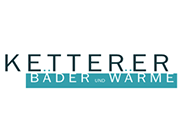 Ketterer-Logo, schwarzer Text auf weißem Hintergrund, türkises Band mit "Bäder und Wärme".